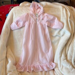 Size 0-12 LBS Vintage Pink Baby Sleep Gown with Hood Issacson Carrico